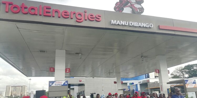 TotalEnergies Cameroun honore Manu Dibango